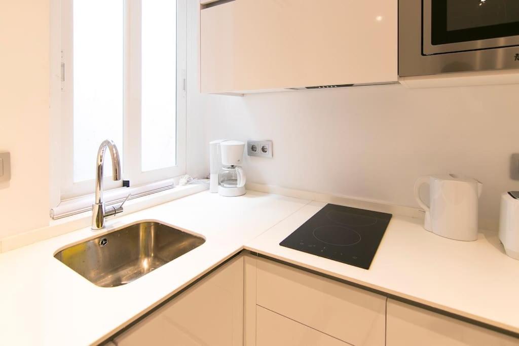 En El Corazon De Madrid, Museos Apartment ภายนอก รูปภาพ